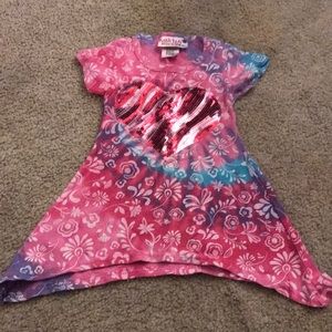 Asymmetrical shirt and leggings